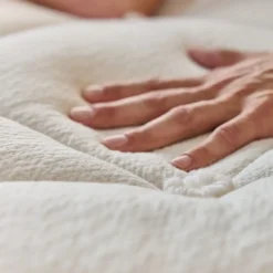 Avocado Luxury Organic Plush Eastern King Mattress
